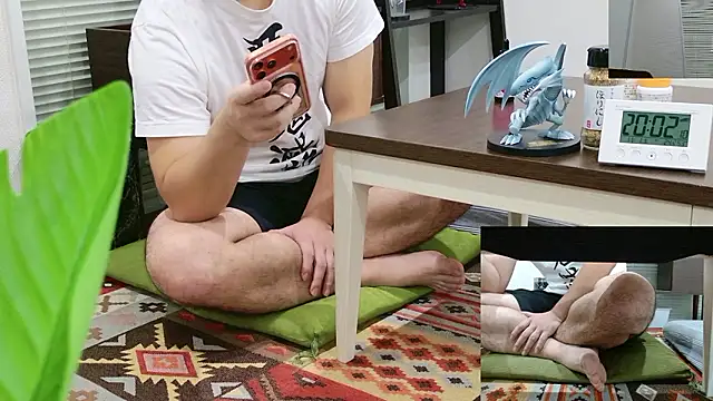 Snapshot of YARASERO-kun chatting on November 1, 11:03 am YARASERO-kun online show from November 1, 11:03 am