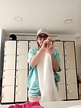 Snapshot of CandieGilson__ chatting on October 13, 12:41 pm CandieGilson   online show from October 13, 12:41 pm