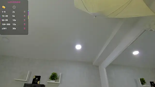 EmiliaRose  online show from November 8, 9:09 pm