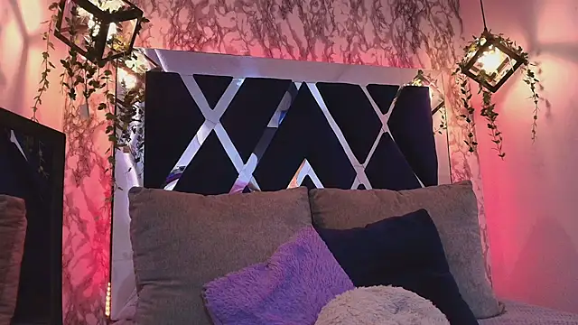 charlotte bluee online show from October 27, 6:46 pm