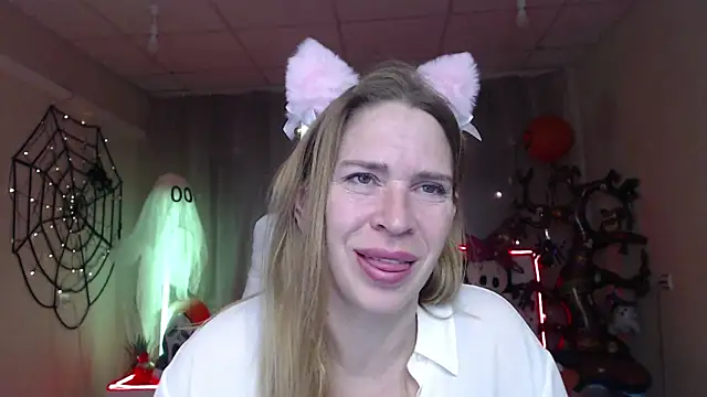 TessaDaybreak online show from October 28, 8:09 am