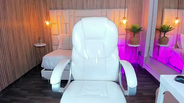 MelanieHillss online show from September 25, 5:06 am