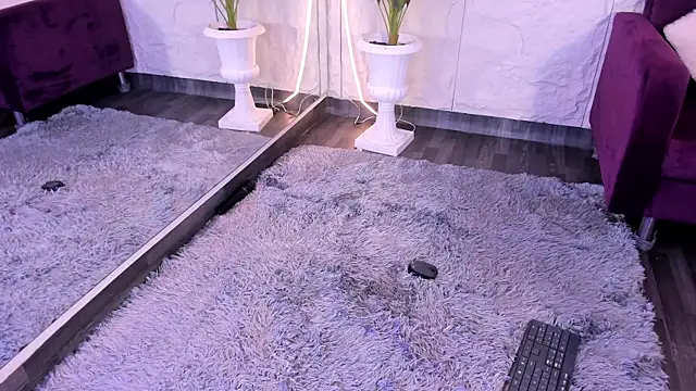 MelanieHillss online show from November 30, 5:33 am