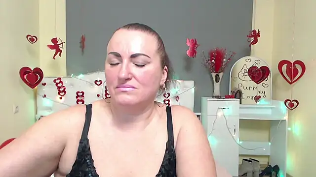 DianaMGG online show from February 6, 9:12 am