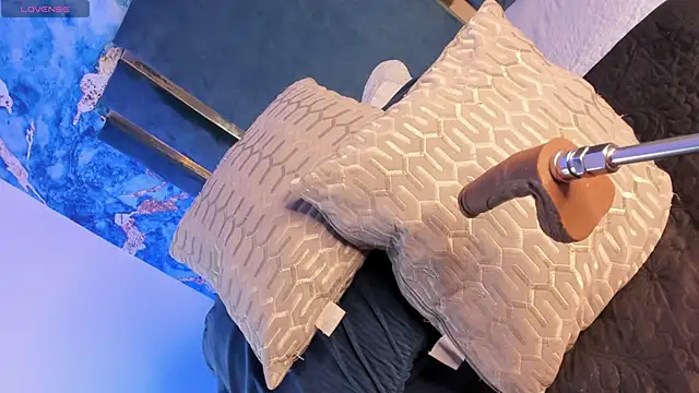 Natty roberts  online show from November 26, 12:55 am