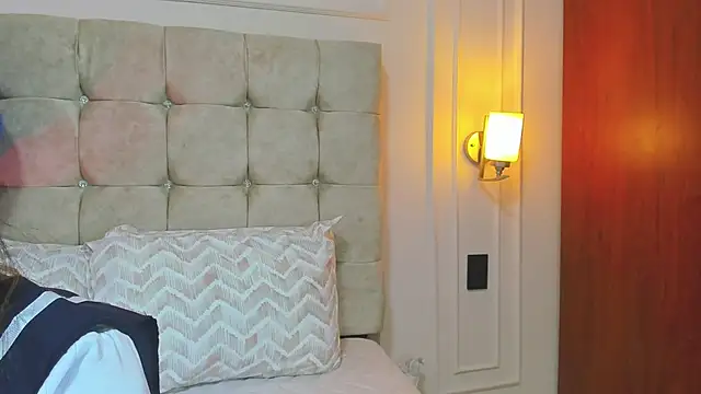 JasmineRoss 1 online show from September 10, 7:25 pm