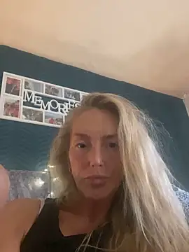 Snapshot of Fiery_Blonde_LexiX chatting on October 20, 5:16 pm Fiery Blonde LexiX online show from October 20, 5:16 pm