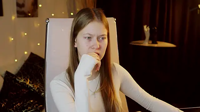 EveMundie online show from December 18, 11:15 am