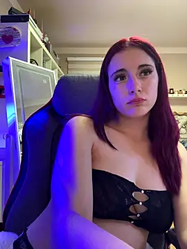 sexymelli18 online show from December 4, 9:15 pm