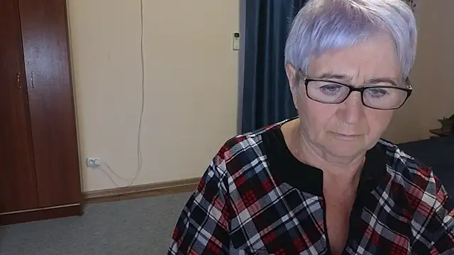 Sandra Snowflake online show from November 6, 12:22 pm