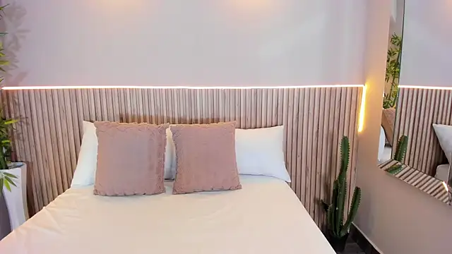 GeorginaReyes online show from September 15, 11:01 pm