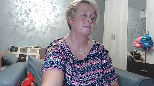 Snapshot of RosesandLillies chatting on October 21, 4:55 pm RosesandLillies online show from October 21, 4:55 pm