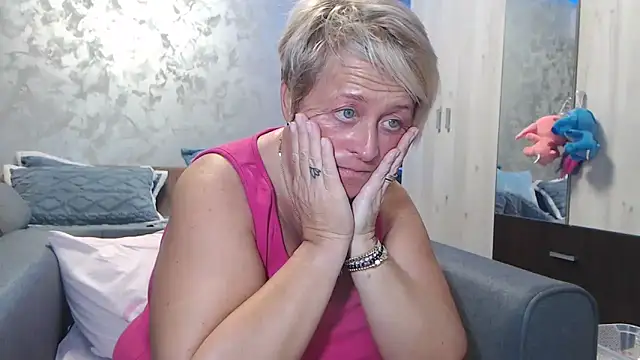 RosesandLillies online show from December 4, 8:09 pm