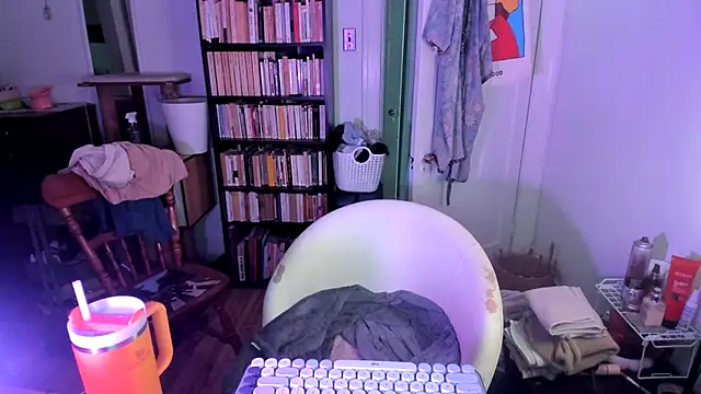 Rosiee69  online show from September 14, 8:51 pm