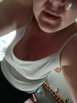 HTXBELLE online show from November 5, 7:30 pm