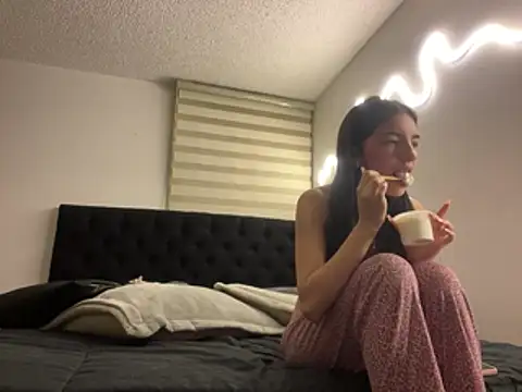 DesireLuxe online show from February 9, 9:22 am