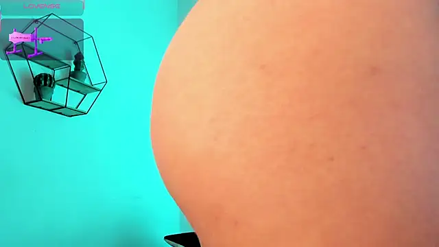 Little Lau1 online show from November 14, 9:15 pm