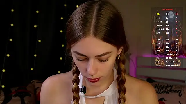 EmilaMills online show from October 29, 12:20 pm