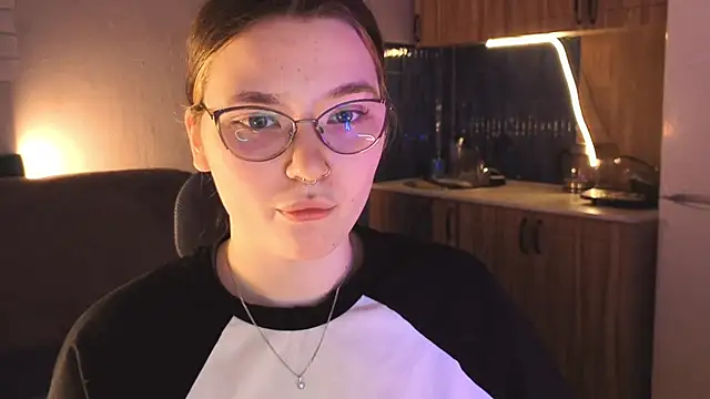 milliedoll online show from February 19, 5:45 pm