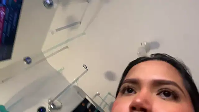 Leah yuah  online show from November 29, 4:05 am