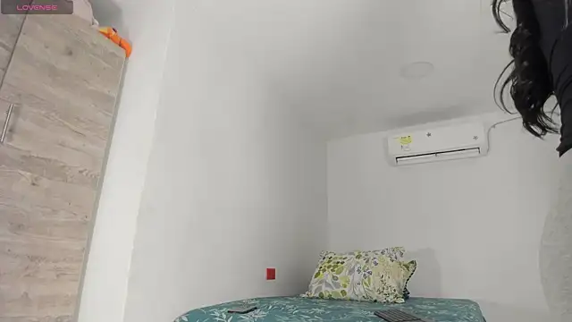 flor herrera01 online show from December 19, 5:54 am