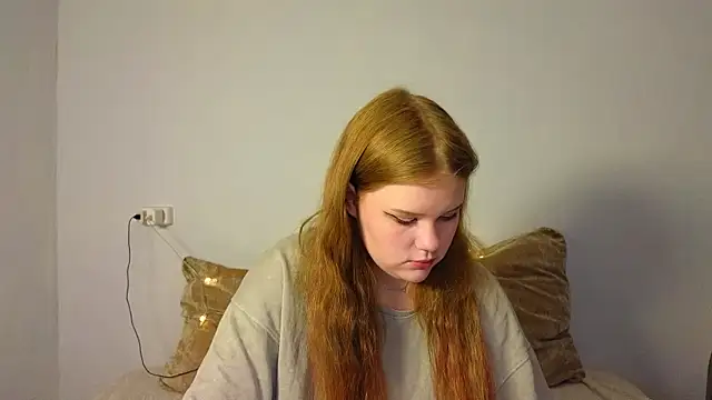 LaseyMoon online show from February 6, 7:56 am