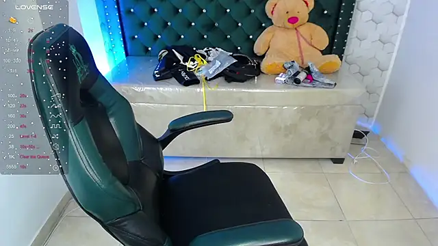 Sarah evansm online show from September 13, 2:30 am