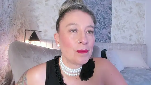 Liannaa  online show from November 6, 7:53 pm