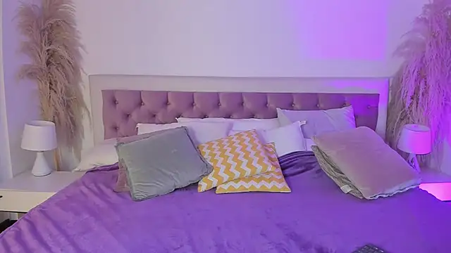 Arianaa collins online show from October 9, 12:31 pm