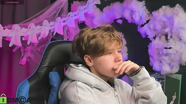 Jean Wilsons online show from October 26, 12:00 pm