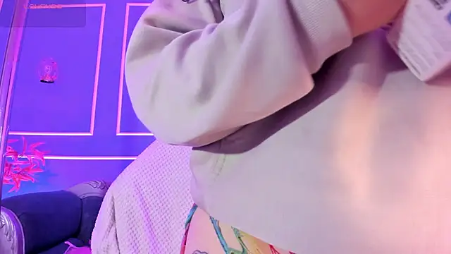 TaraTaylorr online show from November 25, 2:25 am