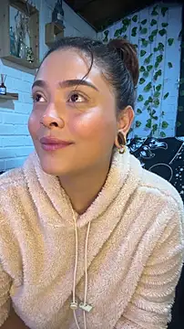 LiraSonnett online show from December 5, 9:16 pm