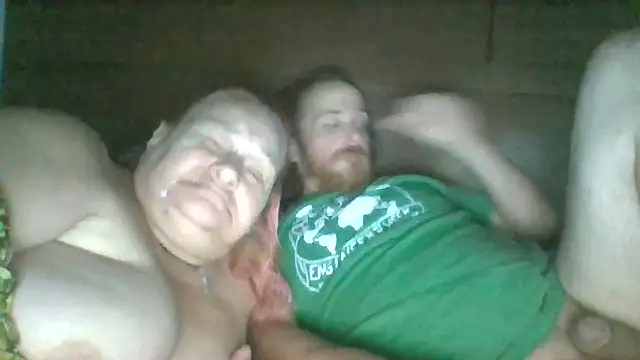 Snapshot of SpnzTnT chatting on October 9, 7:01 am SpnzTnT online show from October 9, 7:01 am