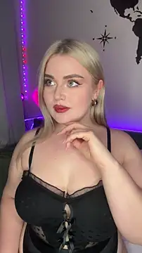 April Vancee online show from December 4, 4:30 pm