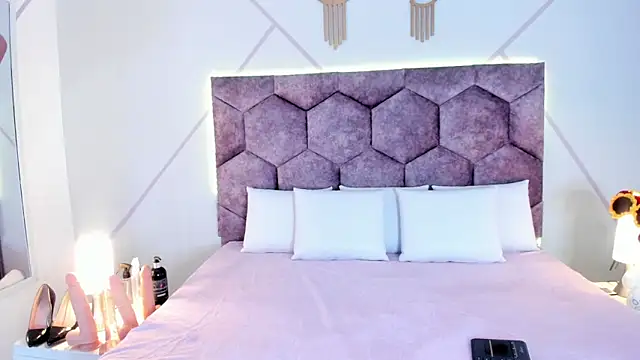 aurora collinss  online show from October 31, 12:42 pm