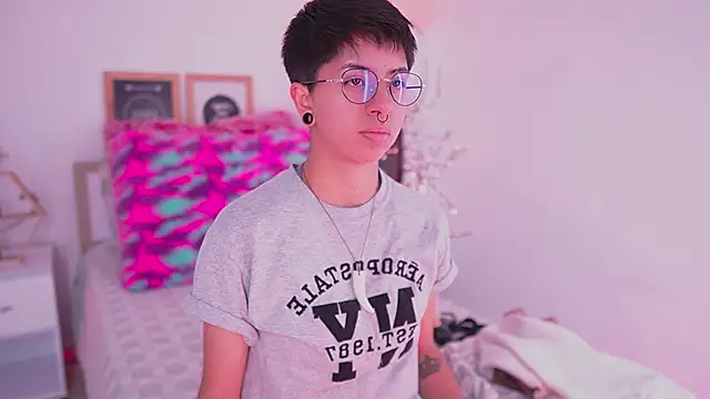 tommy blue online show from September 11, 1:28 am