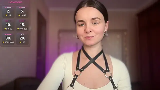 lanaloulou online show from September 21, 1:43 pm