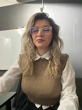 Isabella Varella online show from February 2, 12:59 pm