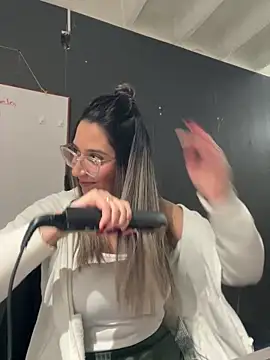 Isabella Varella online show from November 28, 2:31 pm