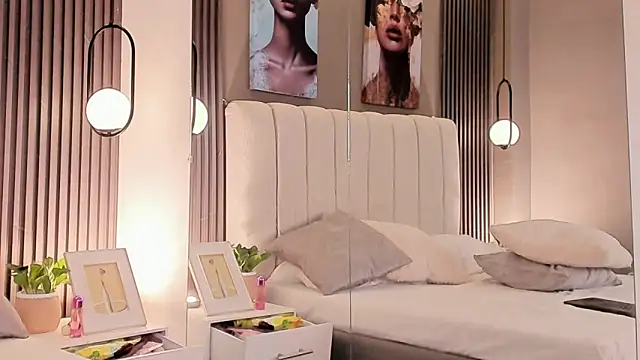 GiannaColling1 online show from November 26, 9:27 pm