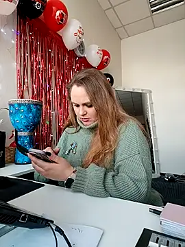 Juicy PeachLux online show from February 27, 10:15 am