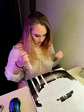 Juicy PeachLux online show from November 8, 6:35 pm