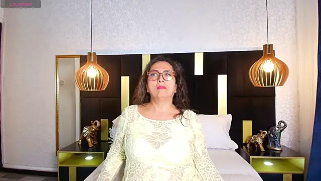 AlessandraLeroy online show from November 21, 12:40 pm