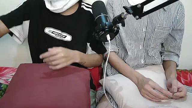 Snapshot of NaughtyThrouple007 chatting on September 14, 6:17 pm NaughtyThrouple007 online show from September 14, 6:17 pm