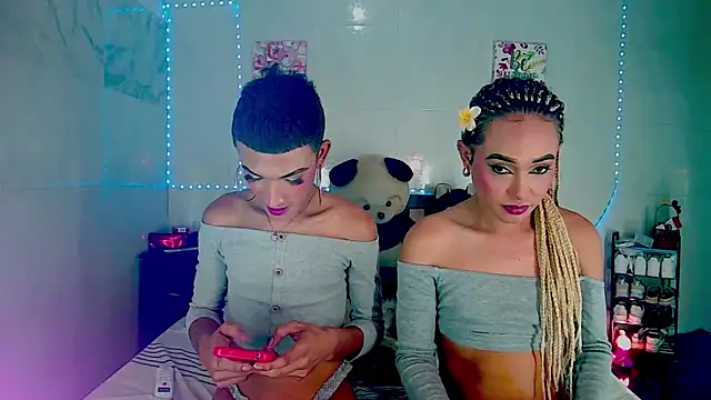 Snapshot of KimberlyXtreme chatting on October 19, 9:39 pm KimberlyXtreme online show from October 19, 9:39 pm