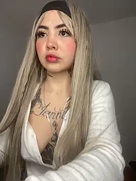 Snapshot of Mia_cullen_ chatting on October 11, 1:43 am Mia cullen  online show from October 11, 1:43 am