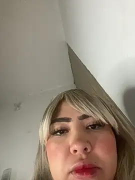 Snapshot of Mia_cullen_ chatting on October 25, 2:19 am Mia cullen  online show from October 25, 2:19 am