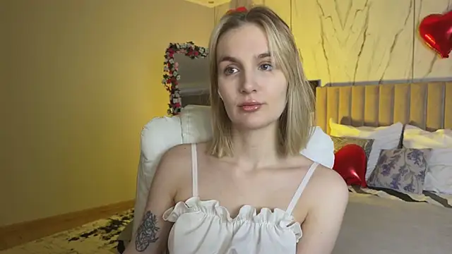  Vikky Moon  online show from March 27, 1:07 am