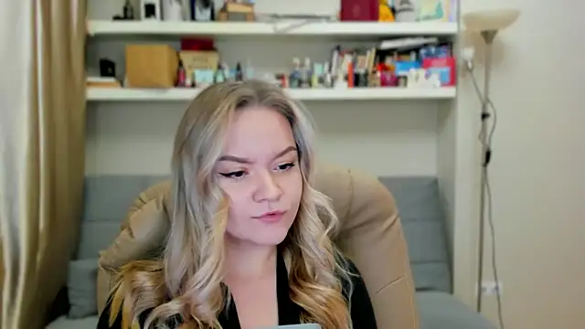 Kara Smith  online show from November 15, 11:06 pm