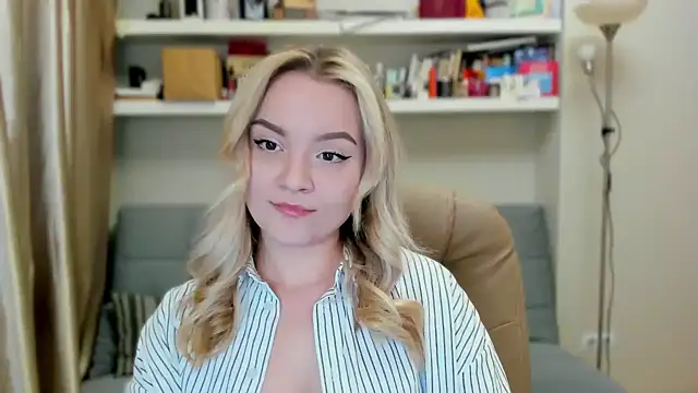 Kara Smith  online show from September 19, 10:53 pm